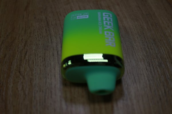GEEK BAR DF8000 Банановое Мороженное